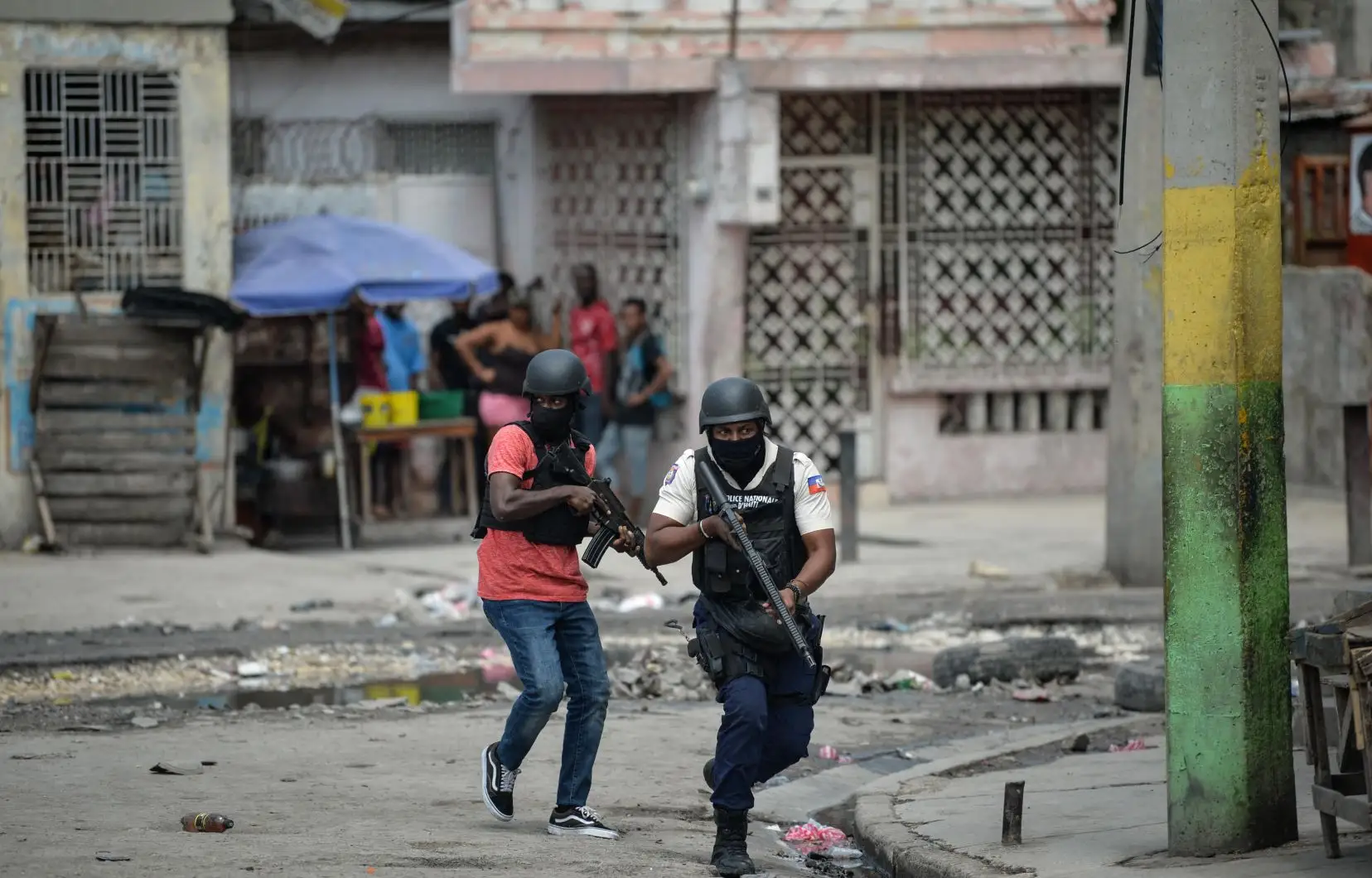 Affrontements Entre La Police Et Les Gangs : Tensions à Carrefour De L 